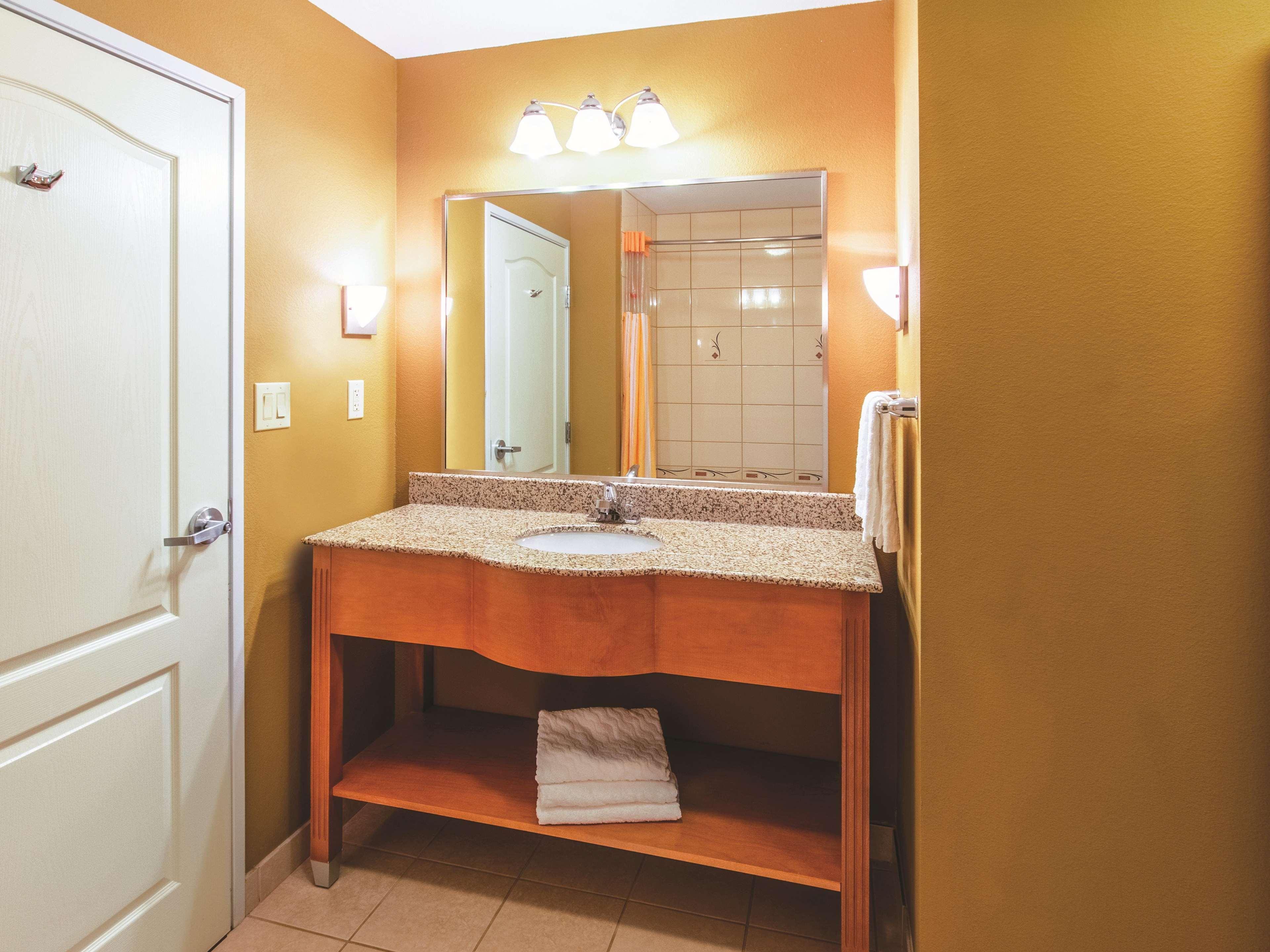 מלון La Quinta By Wyndham Bridgeport מראה חיצוני תמונה