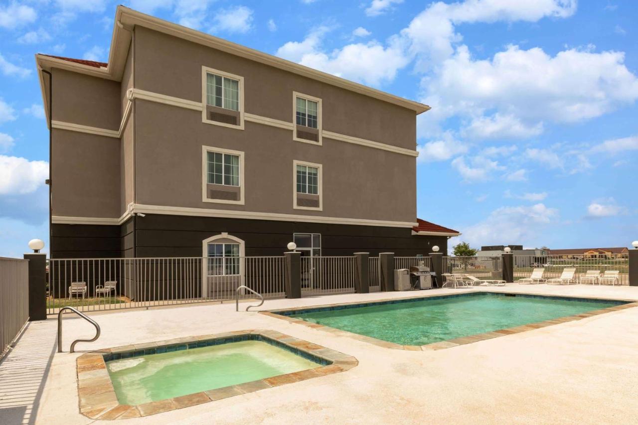 מלון La Quinta By Wyndham Bridgeport מראה חיצוני תמונה